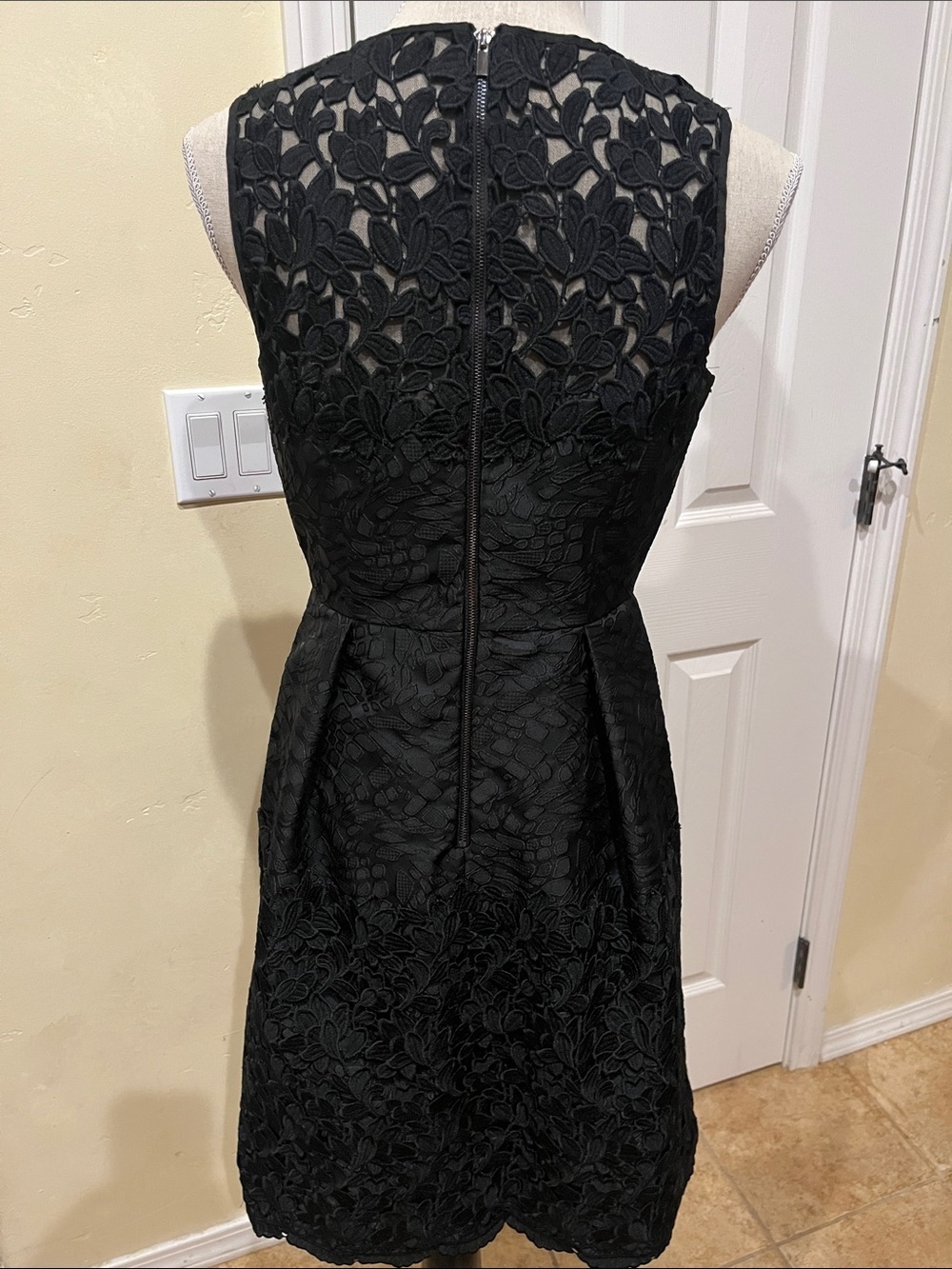 White House Black Market Black Floral Lace Midi Dress - Picture 4 of 5
